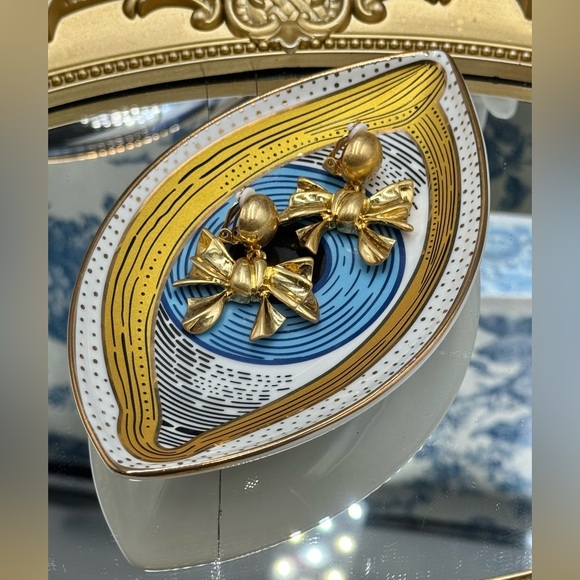 🆕 OSCAR DE LA RENTA 🧿 NWOT Gilded Gold Bow Clip-On Earrings - Picture 9 of 14